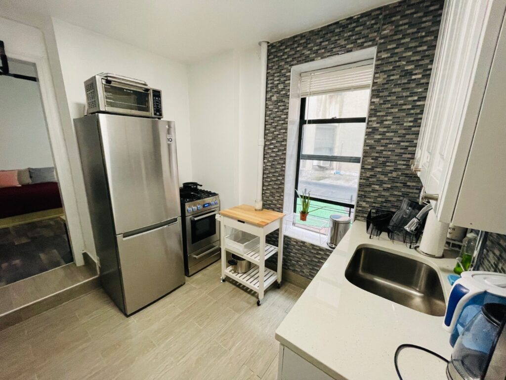 648 Grand Street 4B, Brooklyn, NY 11211